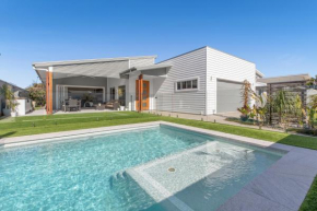 Delux 4 BDR villa with pool, close to beach, pets!